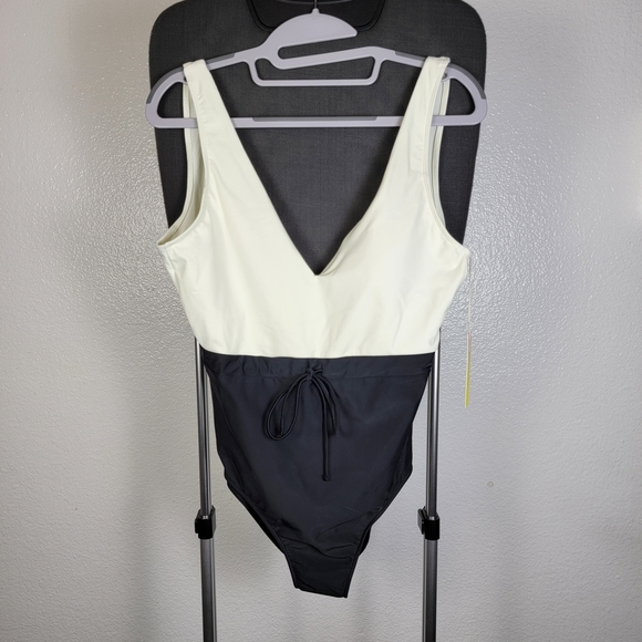 Summersalt Tie-Waist Backflip Black White One Piece Swimsuit Size 10 - Picture 1 of 5